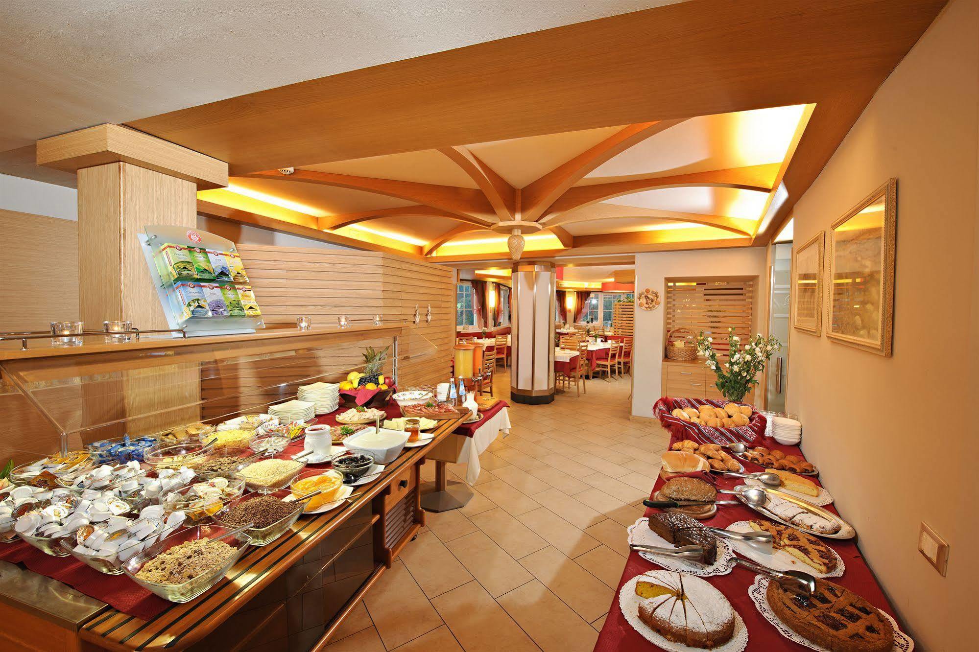 Albergo Cavallino Bianco Rumo Esterno foto